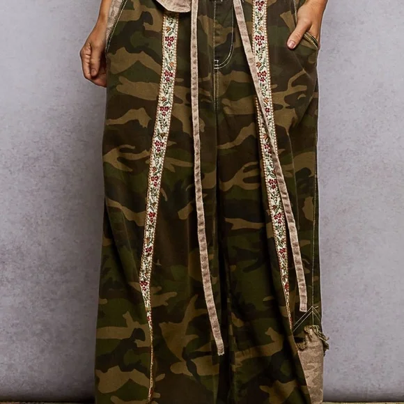 New Pol Clothing Patchwork Floral Camo Jeans Pants Cargo Relaxed Wide Leg - Picture 3 of 13